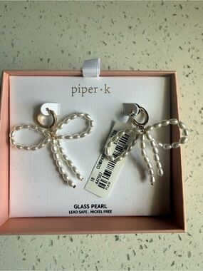 piper·k White Glass Pearl Bow Earrings